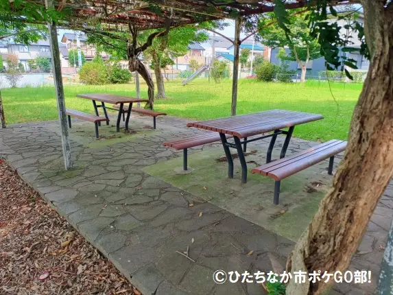 半屋根付きベンチ