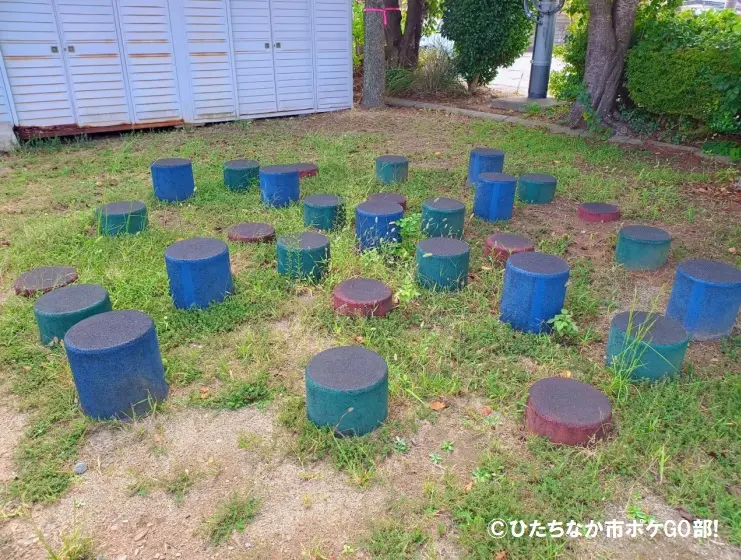 飛び移って遊ぶ丸太