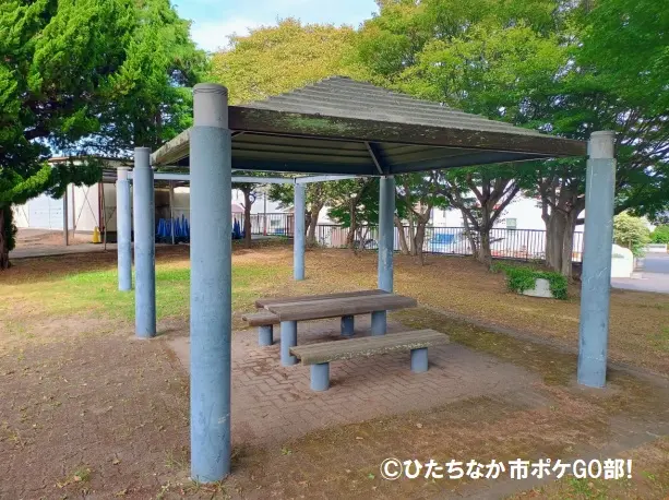 屋根付きベンチ