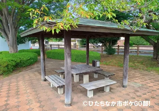 屋根付きベンチ